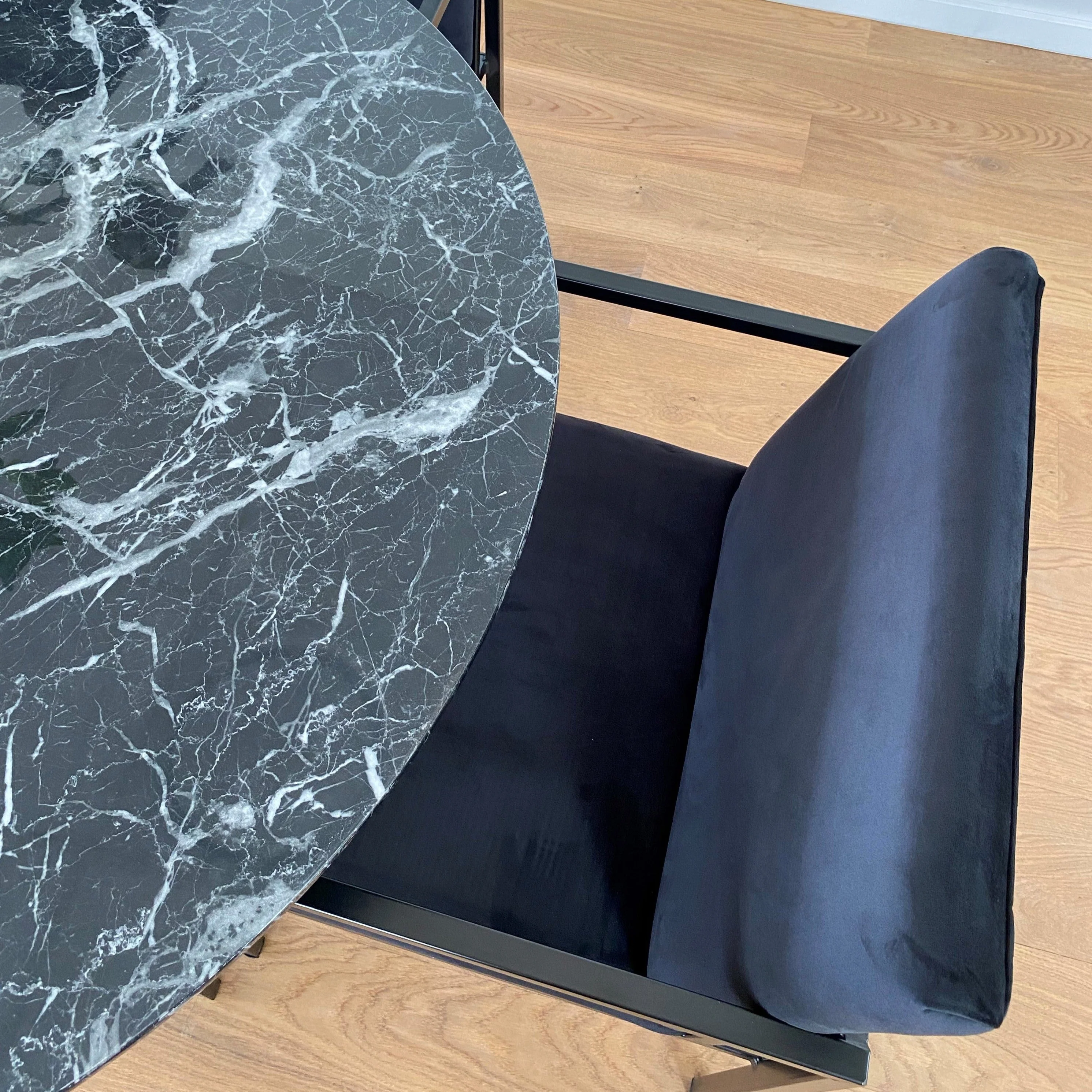 Allie - Chaise de salle à manger en velours noir avec accoudoirs - Image 3