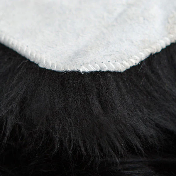 Authentique - Coussin en peau de mouton noir Ø40 cm - Image 5