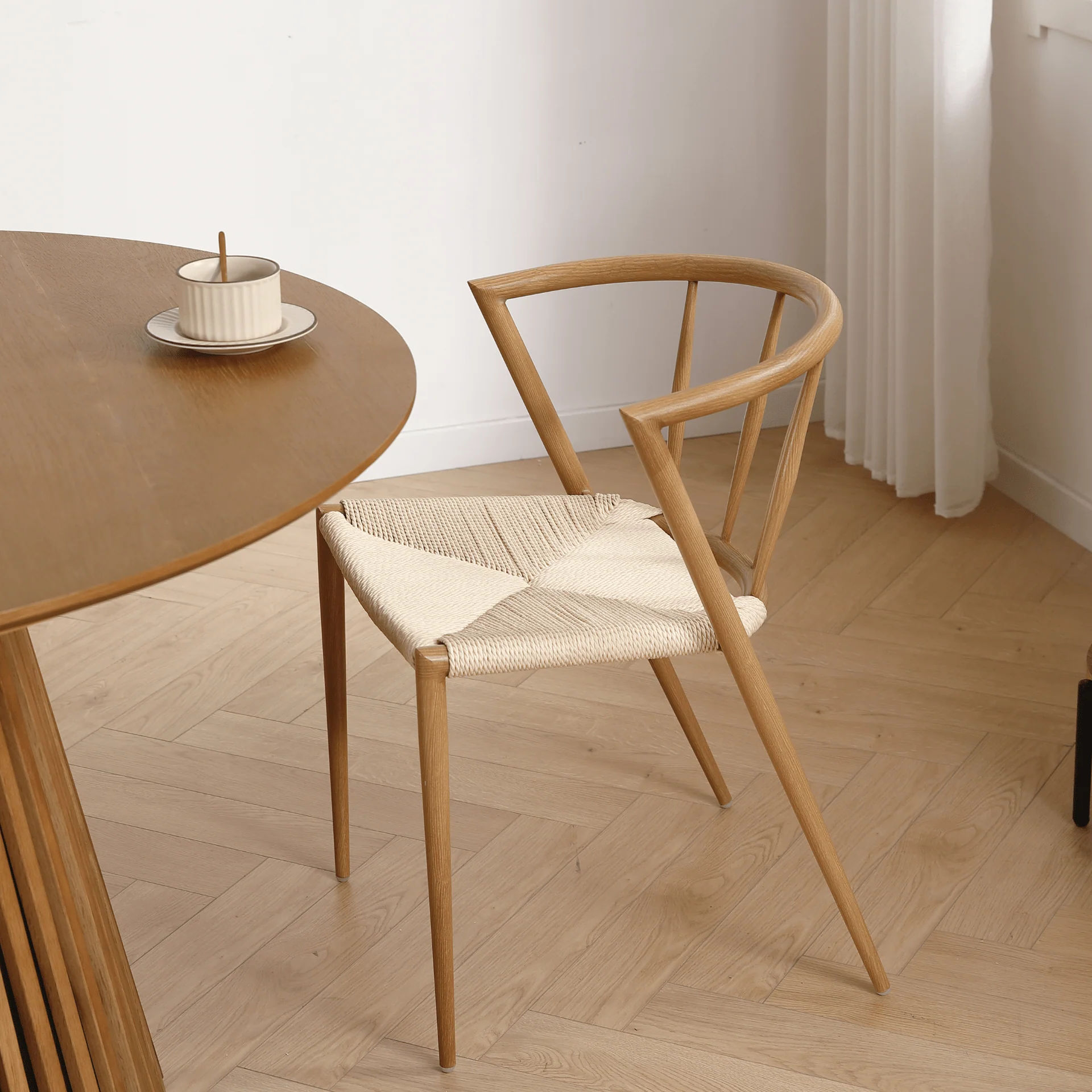Bella chaise de salle à manger – Aspect chêne avec assise tressée - Image 8