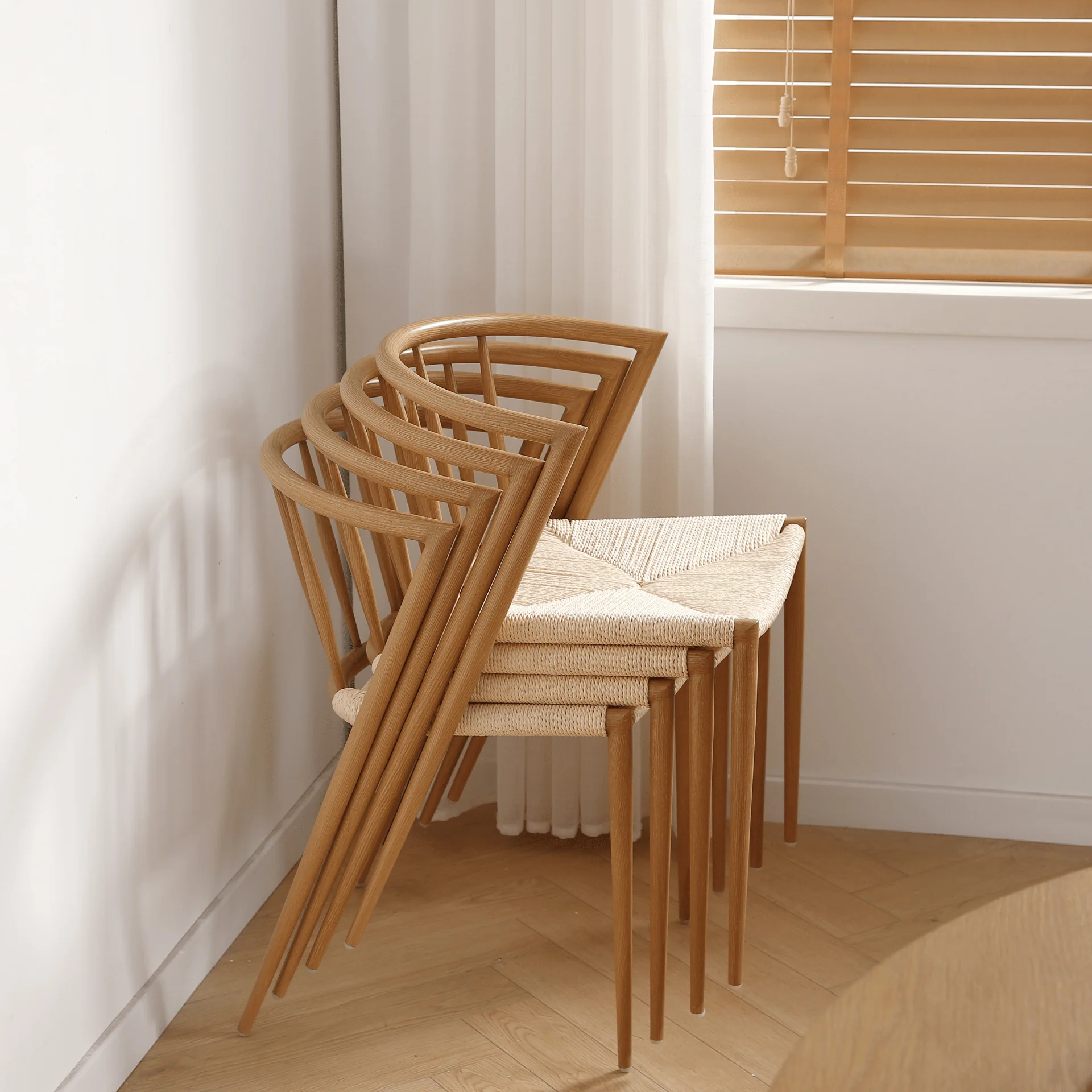Bella chaise de salle à manger – Aspect chêne avec assise tressée - Image 9