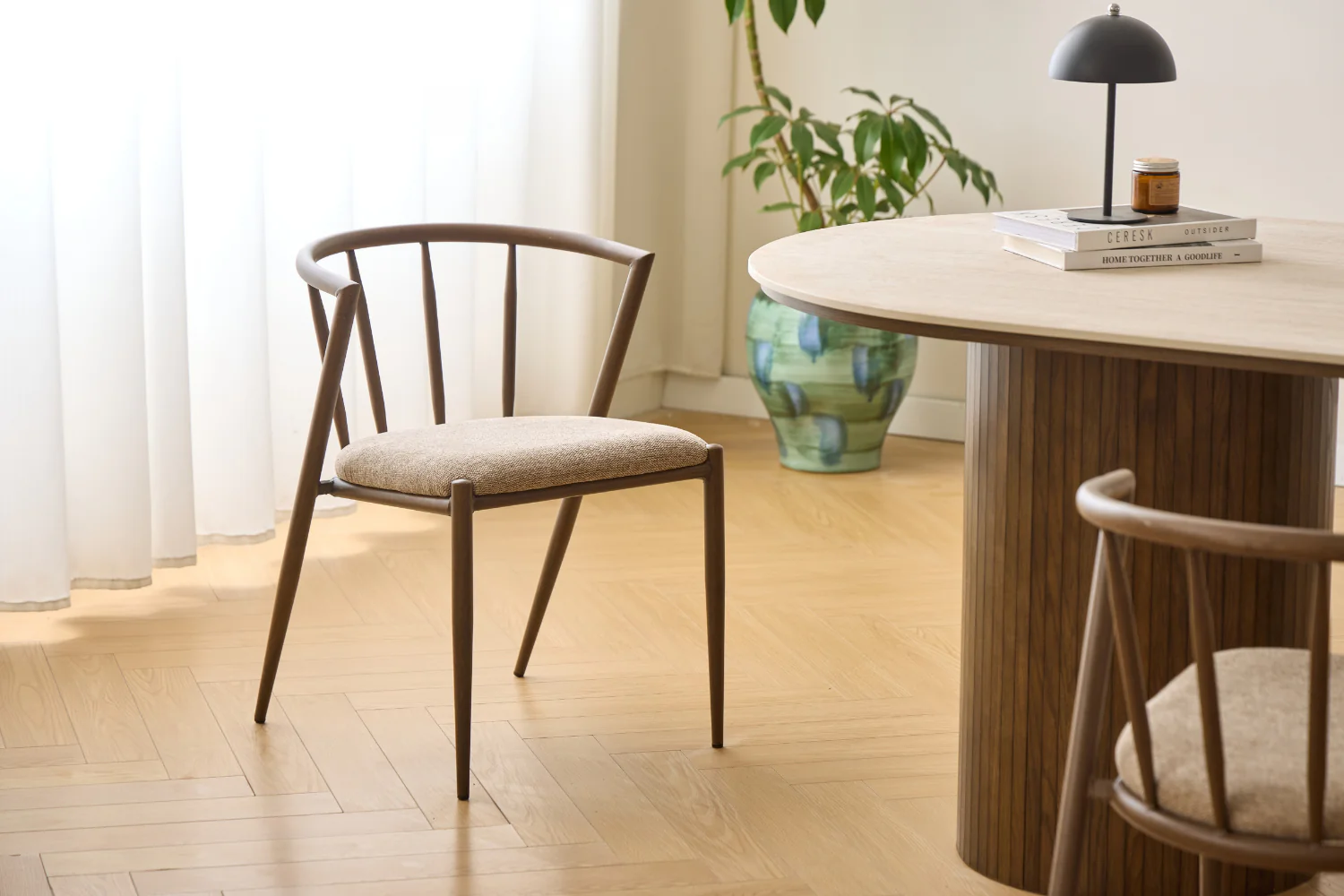 Bella Chaise de salle à manger - aspect chêne fumé avec assise tapissée sable - Image 2