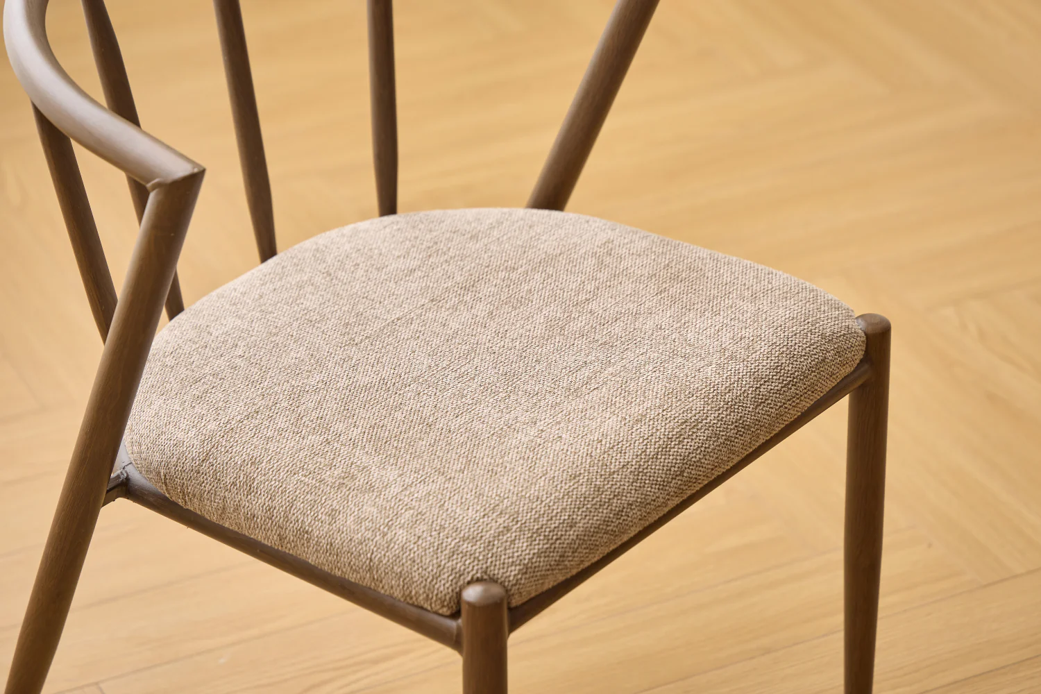 Bella Chaise de salle à manger - aspect chêne fumé avec assise tapissée sable - Image 4