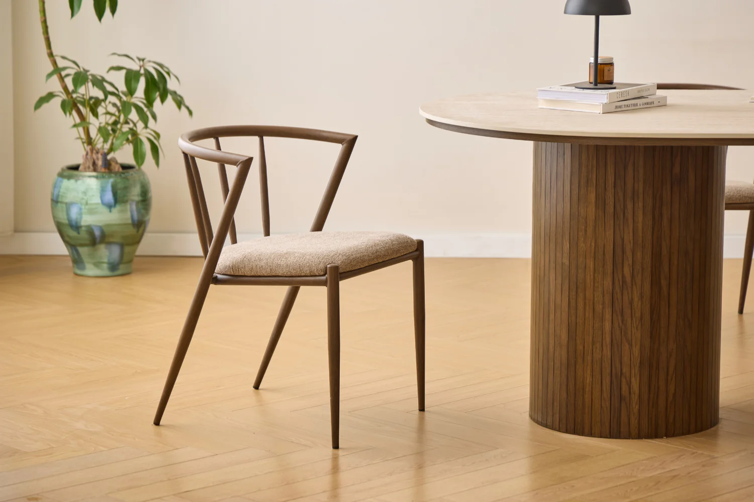 Bella Chaise de salle à manger - aspect chêne fumé avec assise tapissée sable - Image 6