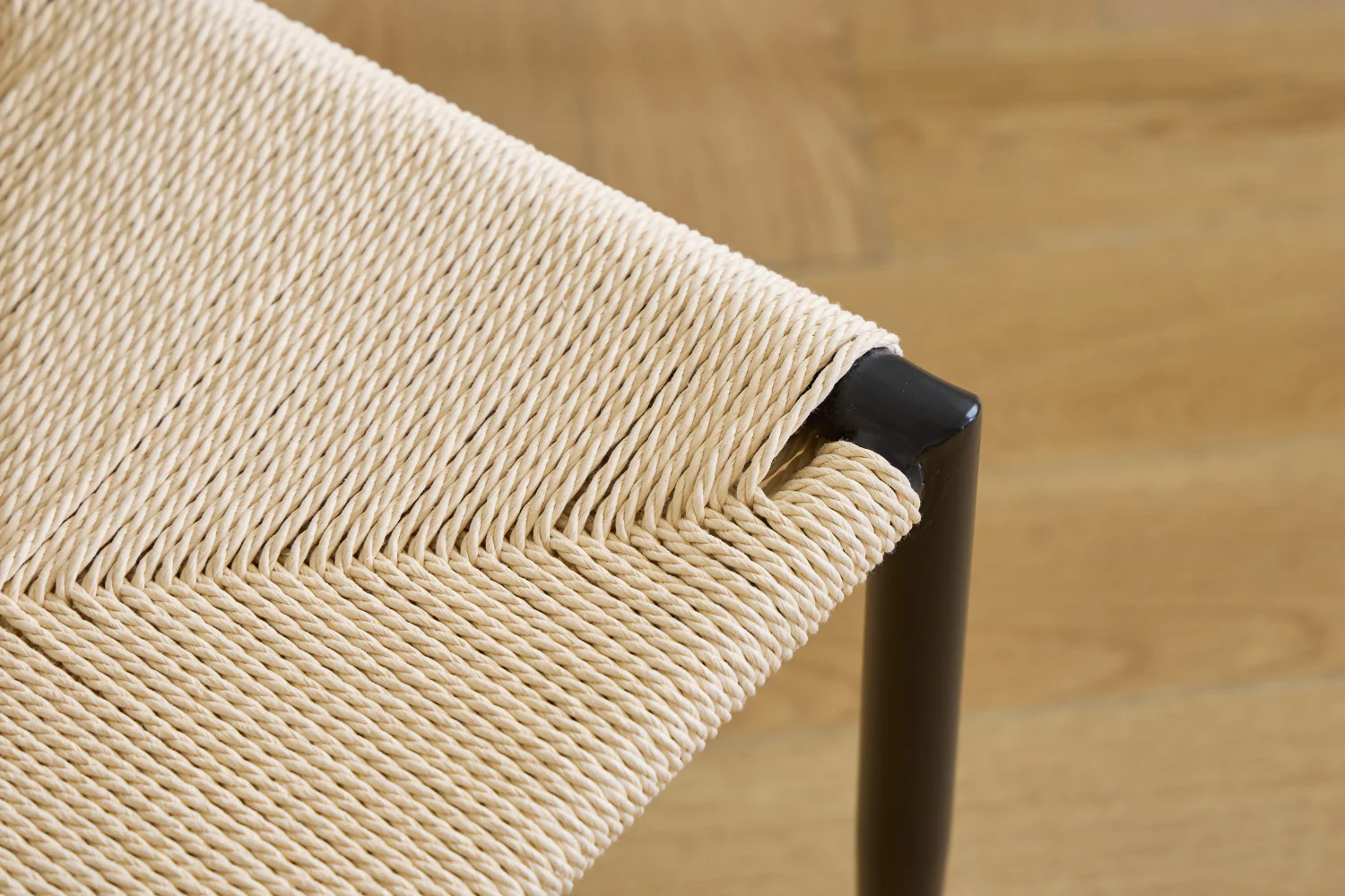 Bella - Chaise de salle à manger noire avec assise en rotin - Image 10