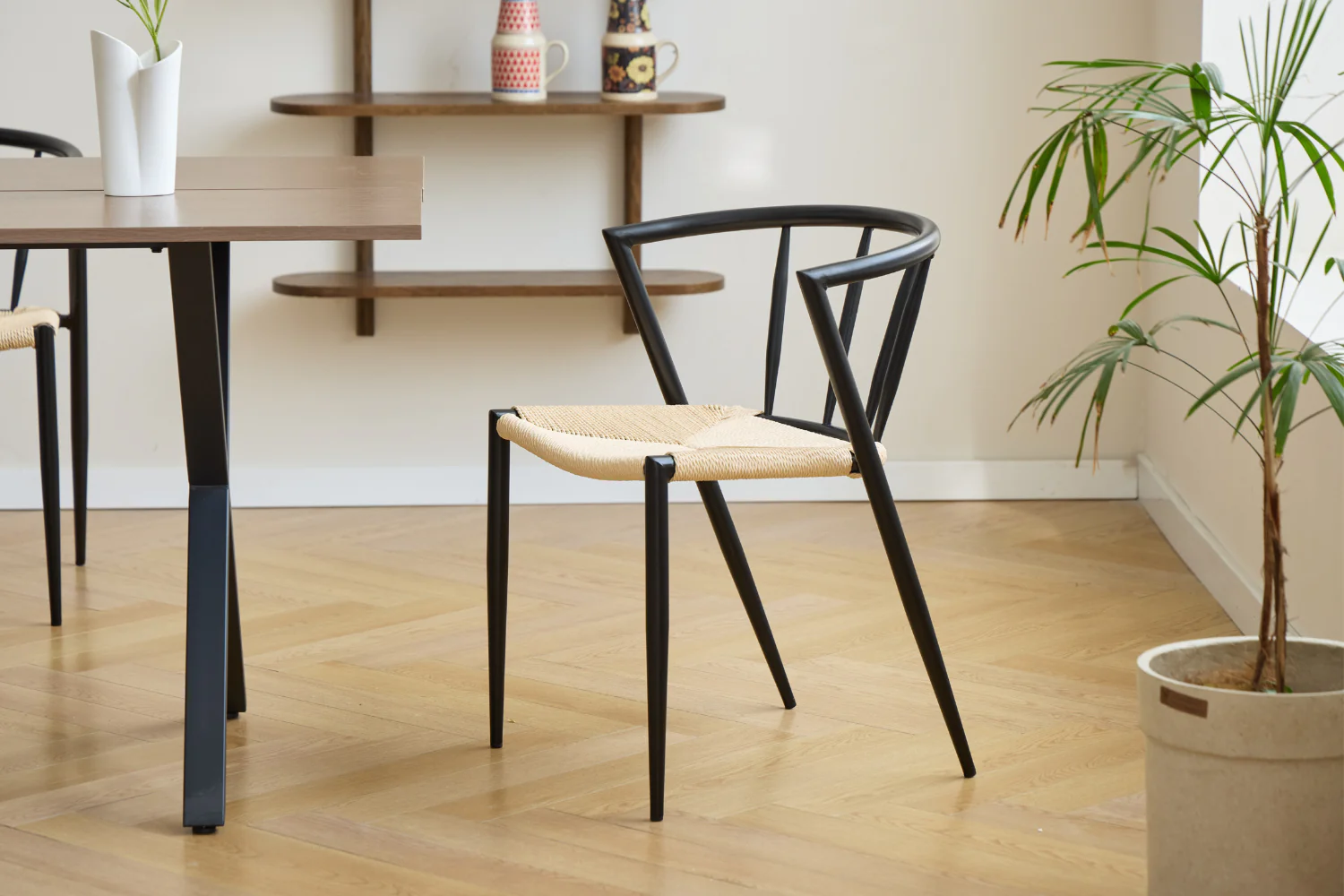 Bella - Chaise de salle à manger noire avec assise en rotin - Image 8