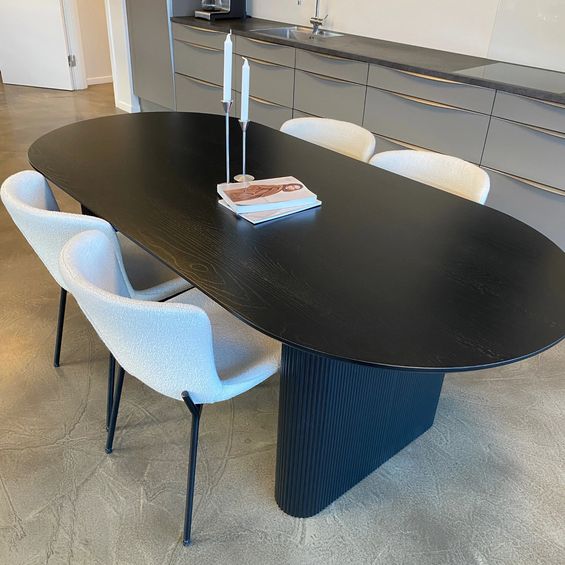 Carisma Table à manger ovale en lamelles noir 200 x 100 cm avec pied colonne - Image 3