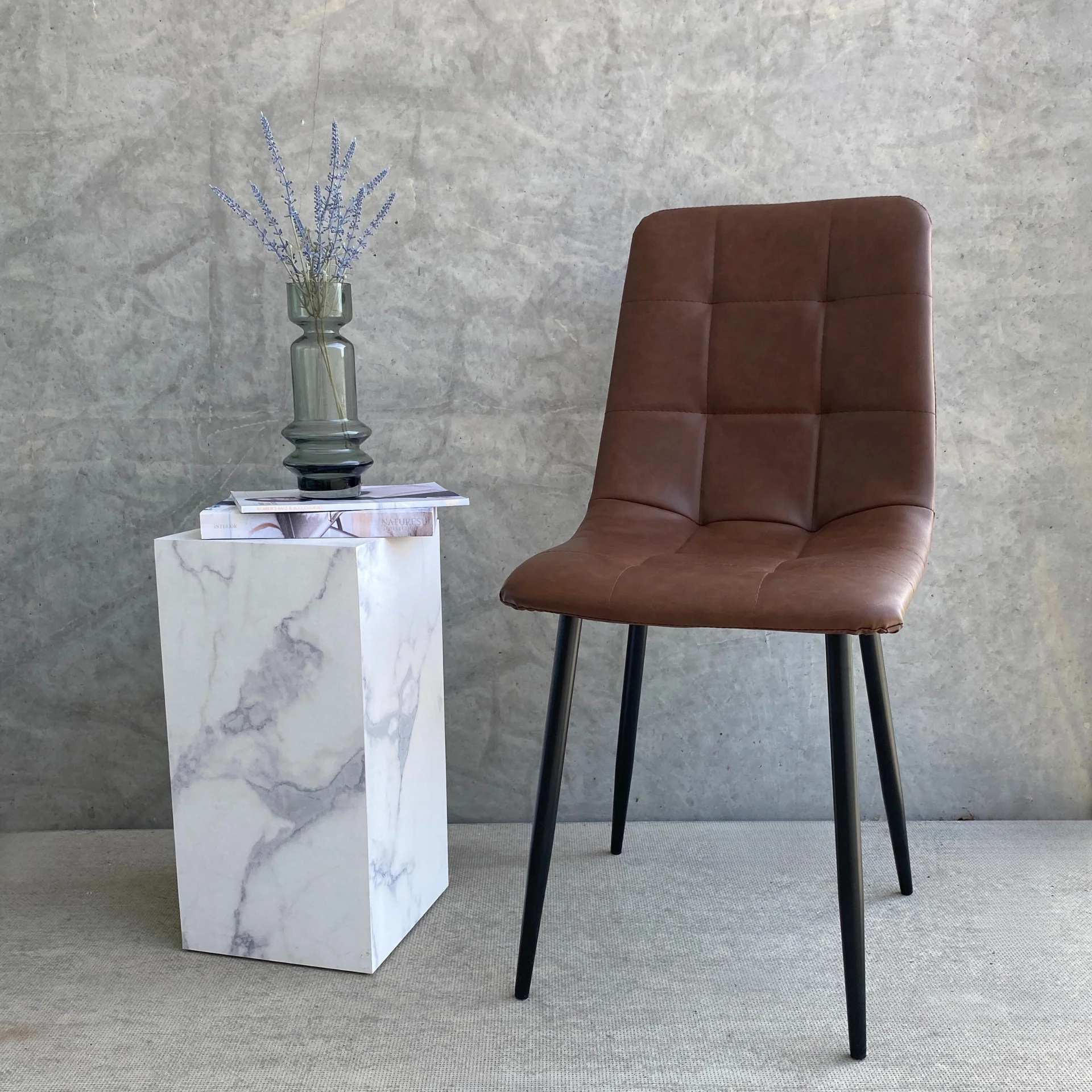 Jessi Chaise de salle à manger - Cuir synthétique brun avec pieds en métal noir - Image 2