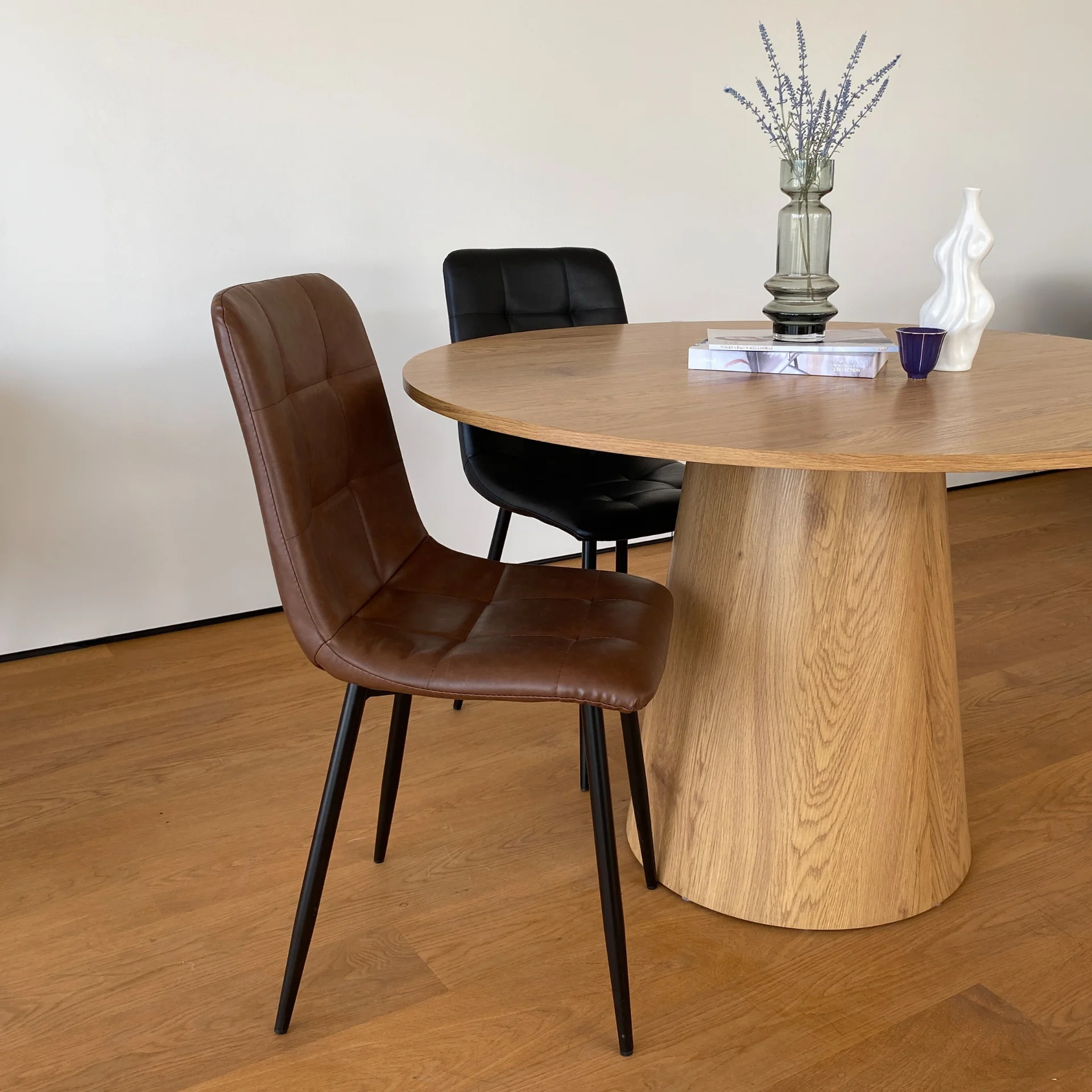 Jessi Chaise de salle à manger - Cuir synthétique brun avec pieds en métal noir - Image 6