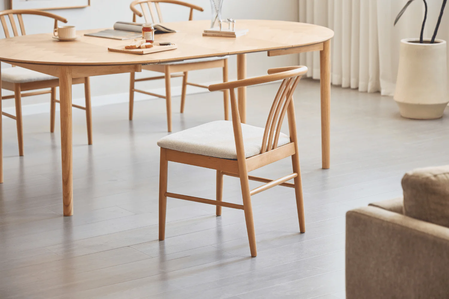 Lizzie Chaise de salle à manger en hêtre avec assise tapissée en beige - Image 6