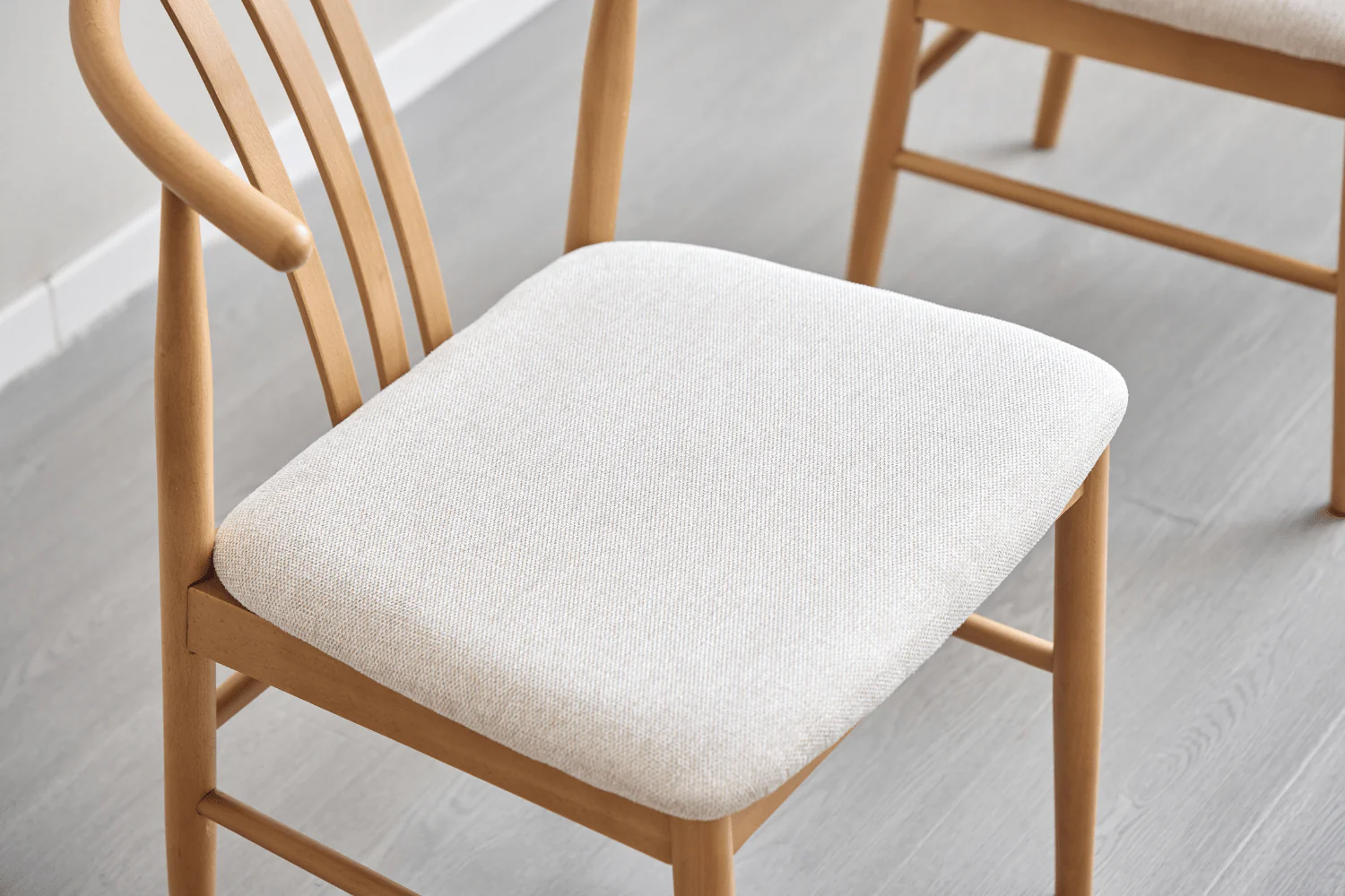 Lizzie Chaise de salle à manger en hêtre avec assise tapissée en beige - Image 7