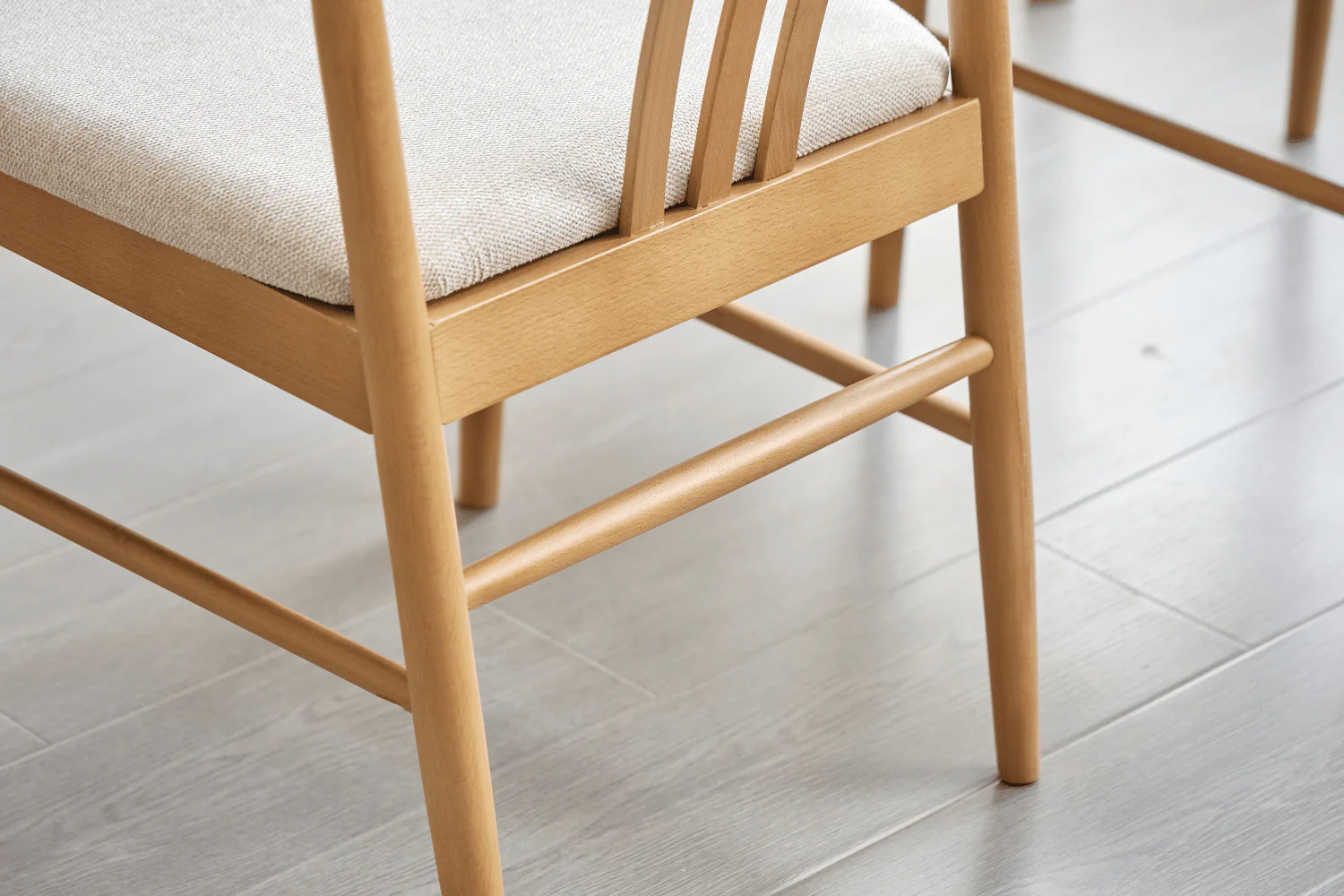 Lizzie Chaise de salle à manger en hêtre avec assise tapissée en beige - Image 9