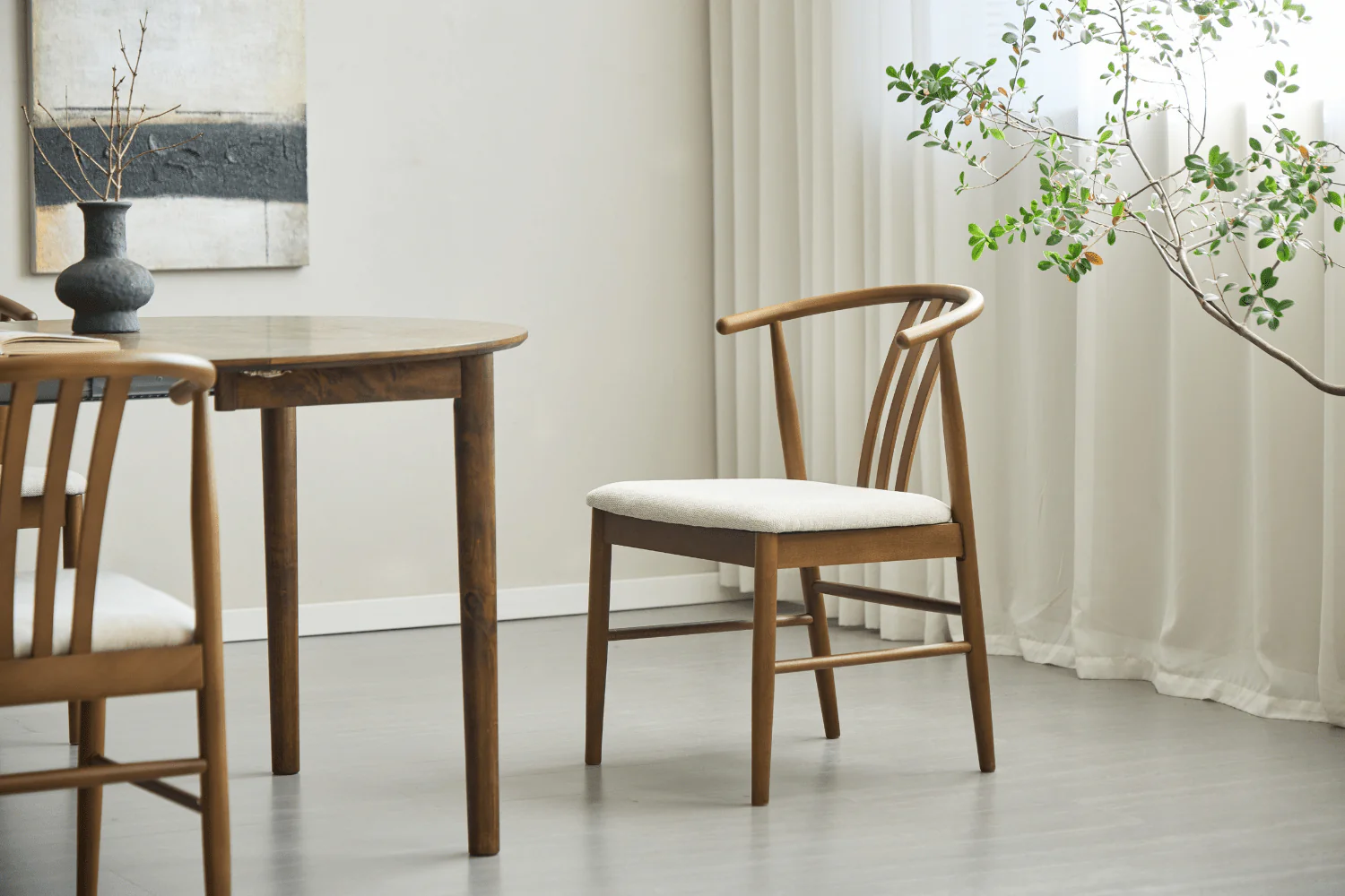 Lizzie Chaise de salle à manger en hêtre fumé avec assise tapissée en beige - Image 4