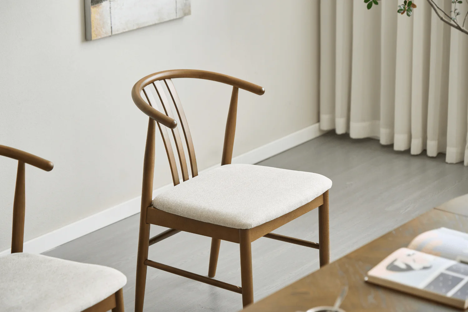 Lizzie Chaise de salle à manger en hêtre fumé avec assise tapissée en beige - Image 8