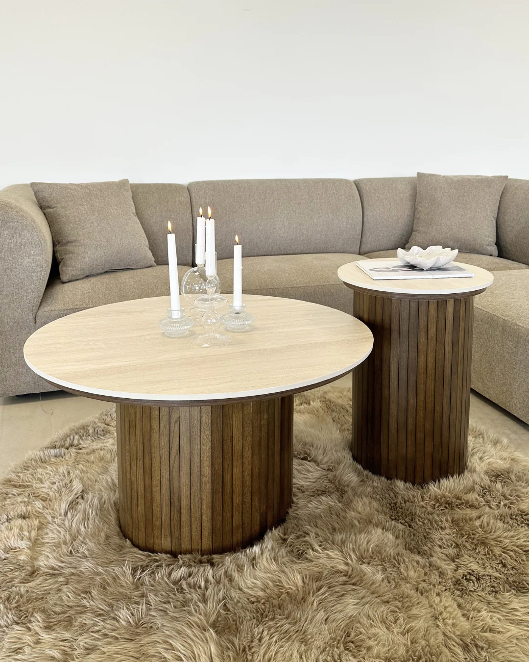 Enzo - Table basse avec plateau en pierre et pied en lamelles de chêne fumé Ø78 cm - Image 3