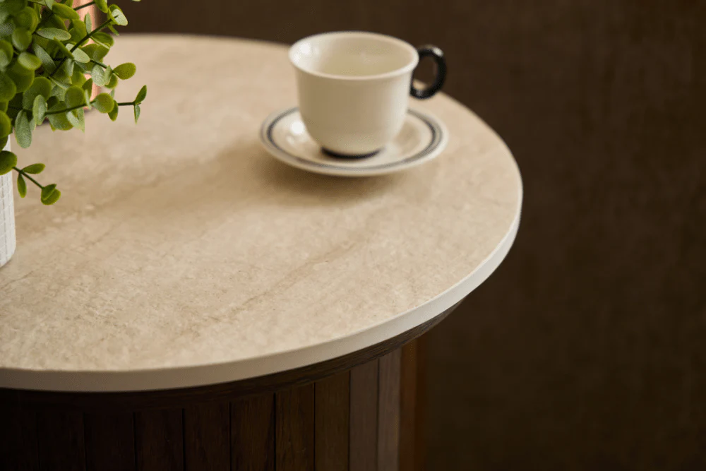 Enzo - Table d'appoint avec plateau en pierre et pied en lamelles de chêne fumé Ø40 cm - Image 4