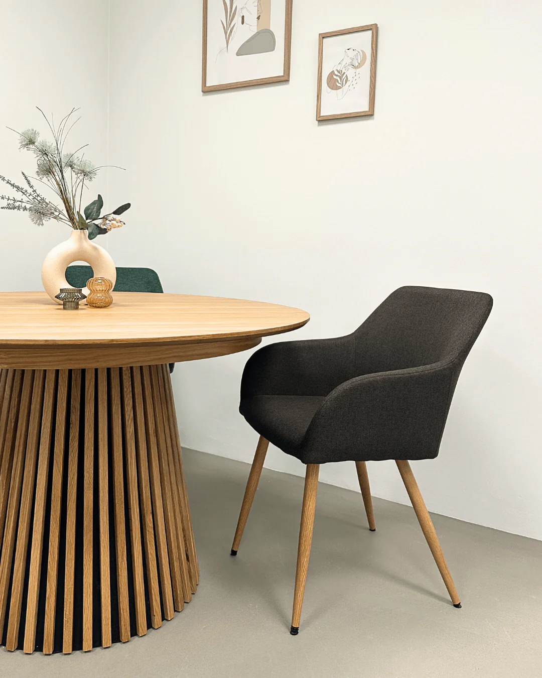 Jenna - Chaise de salle à manger en tissu marron avec aspect chêne - Image 3