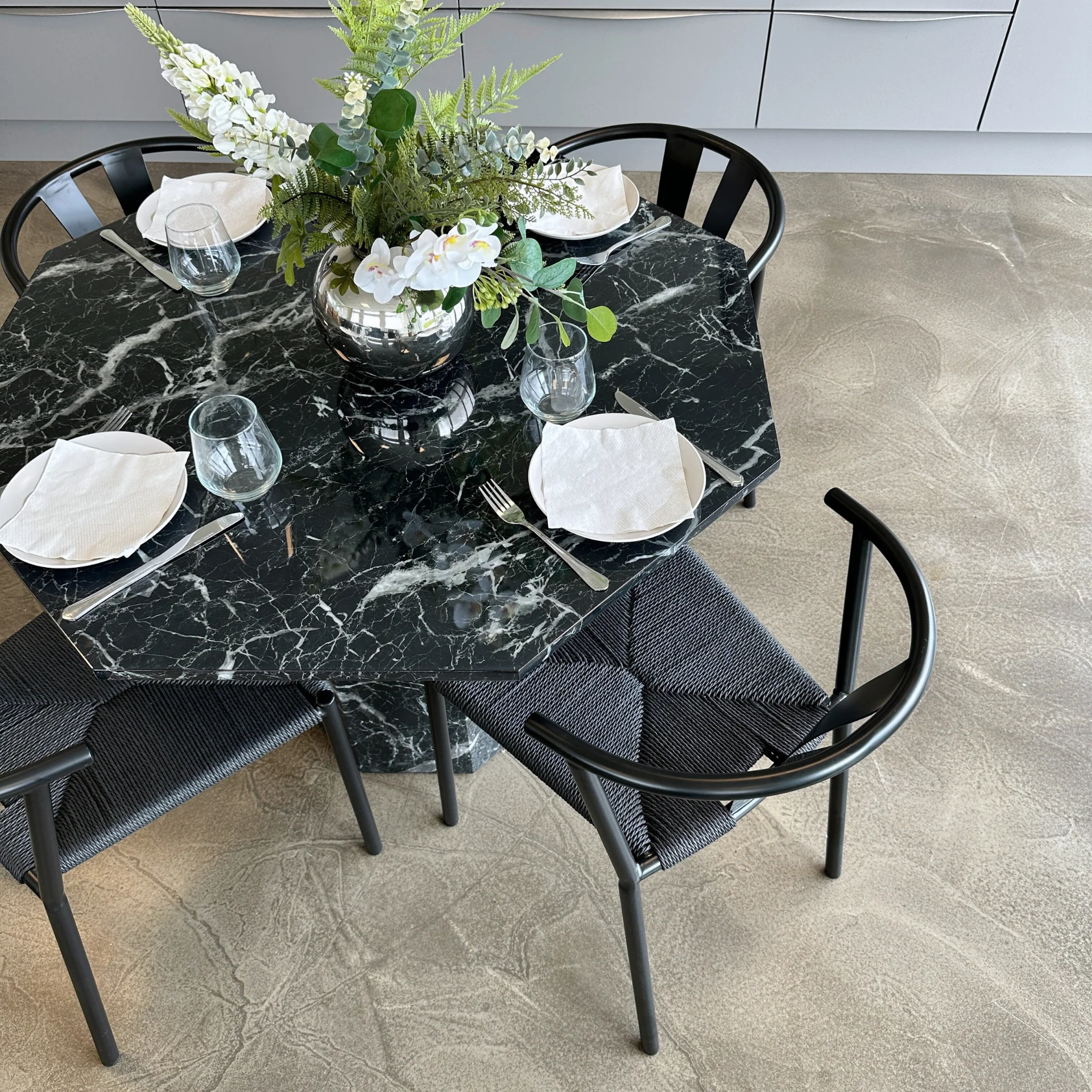 Lagoni - Table ronde Ø100 cm en aspect marbre noir - Image 3