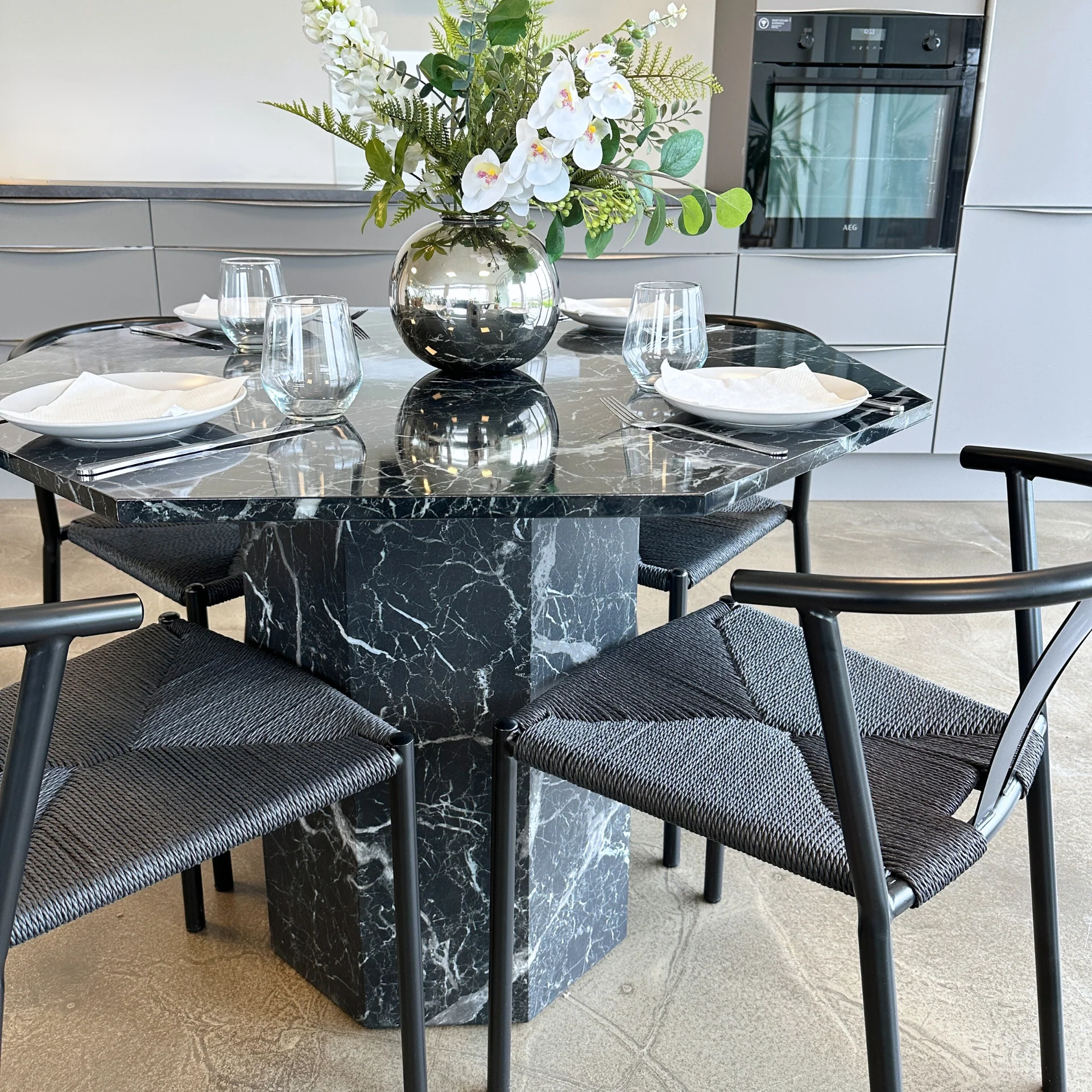 Lagoni - Table ronde Ø100 cm en aspect marbre noir - Image 4