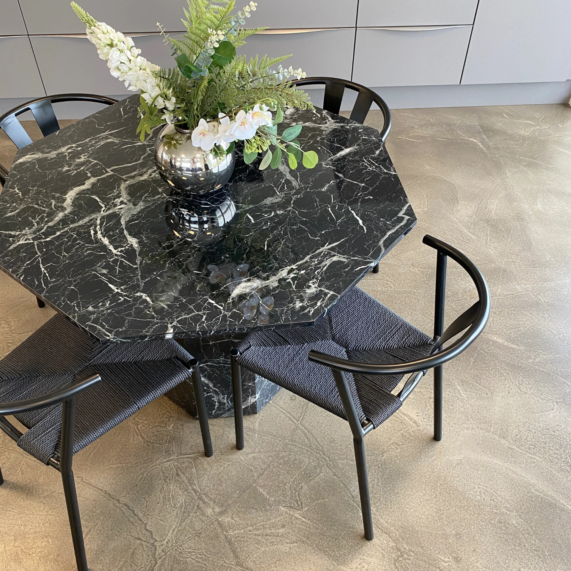 Lagoni - Table ronde Ø100 cm en aspect marbre noir - Image 5