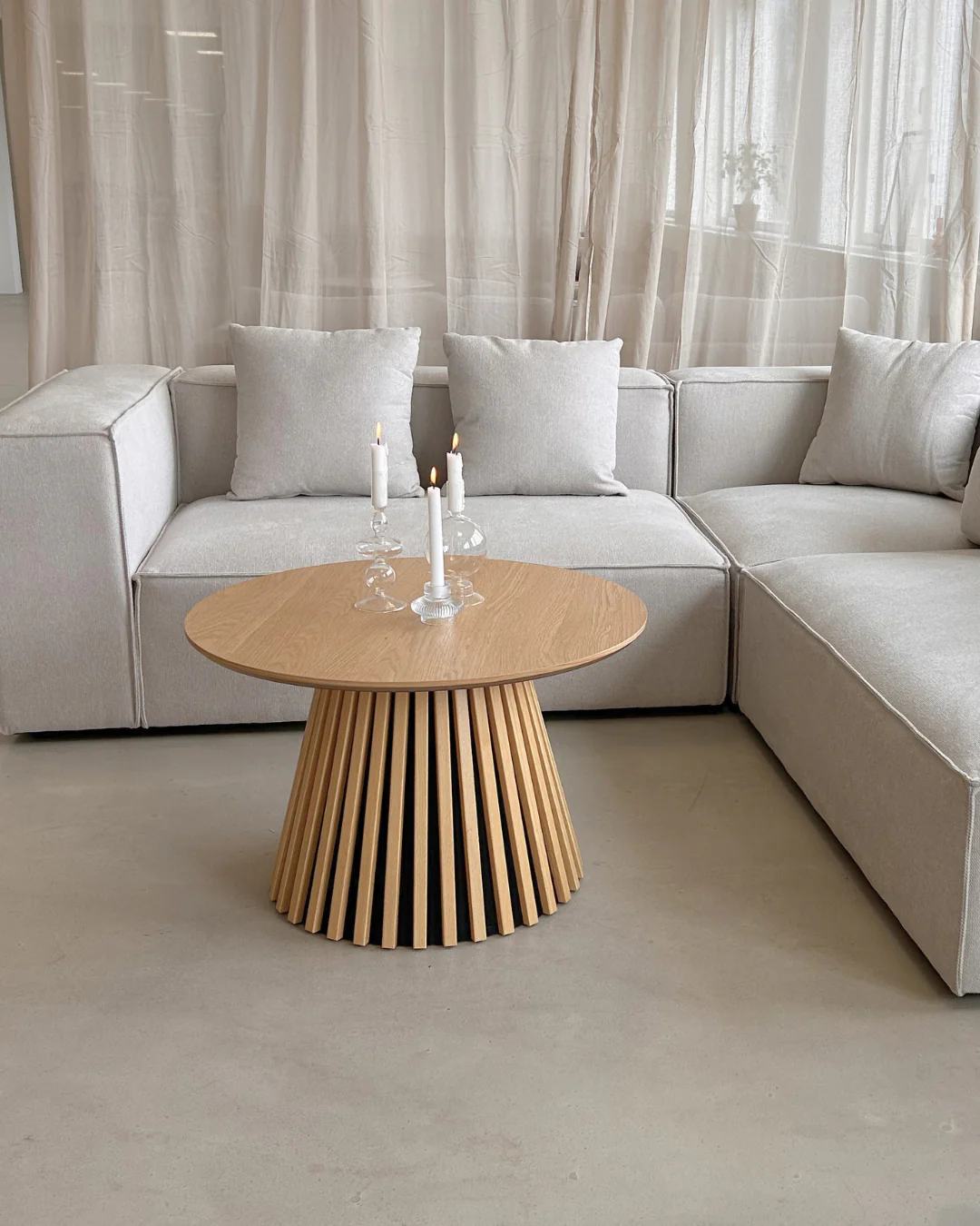 Lewis table basse à lattes aspect chêne naturel Ø70 cm - Image 2