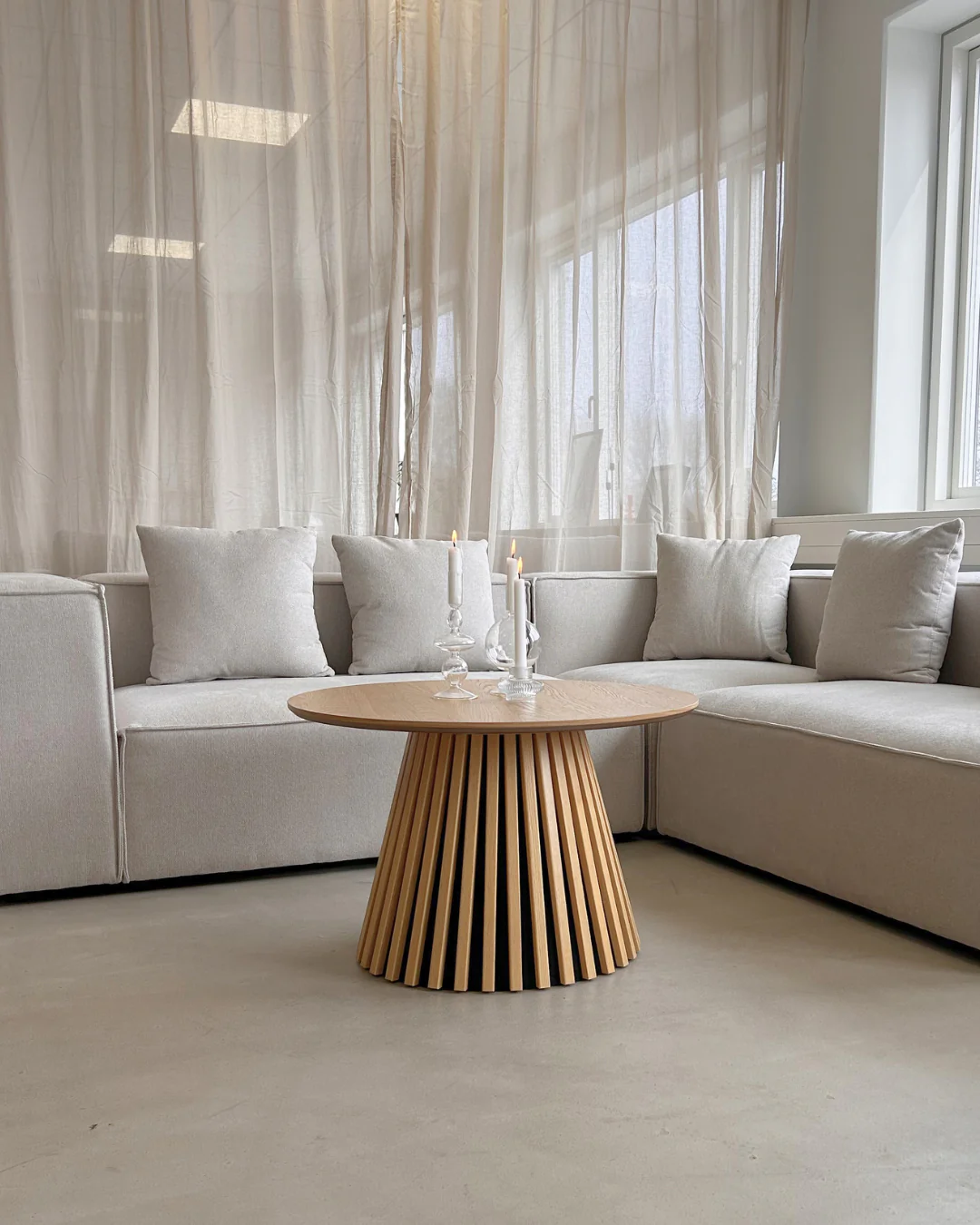 Lewis table basse à lattes aspect chêne naturel Ø70 cm - Image 3
