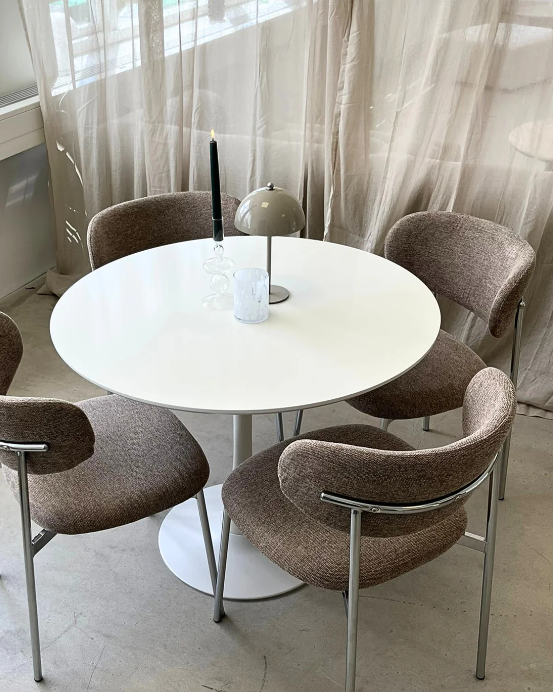 Lucinda chaise de table de salle à manger en chrome avec textile sable - Image 4