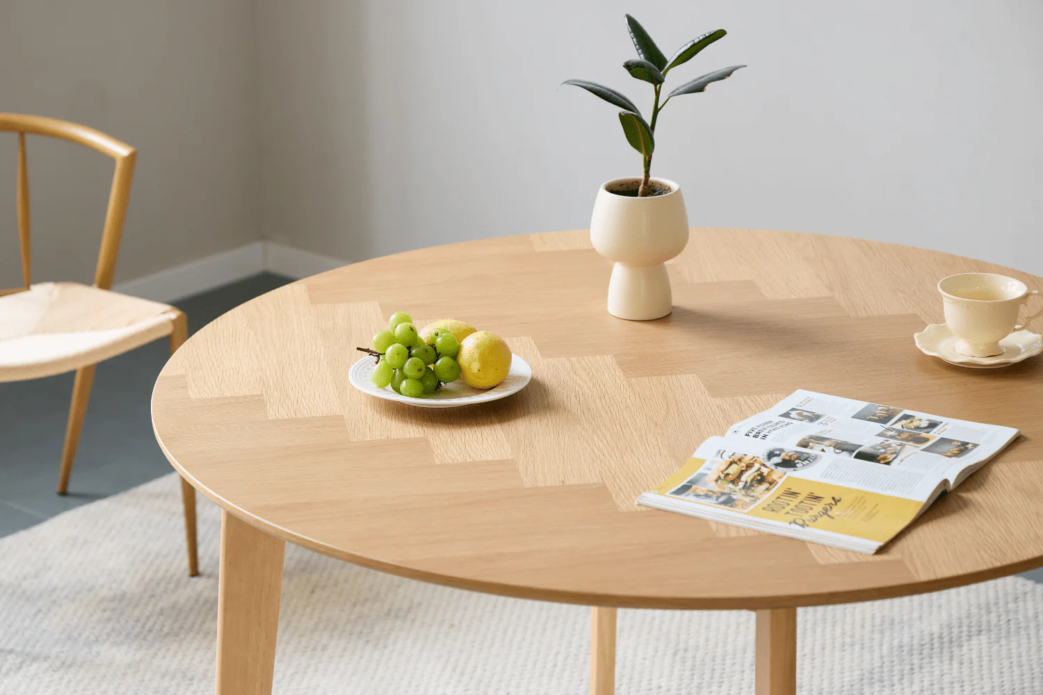 Miles - Table de salle à manger ronde Ø120 cm en placage de chêne huilé avec motif à chevrons - Image 11
