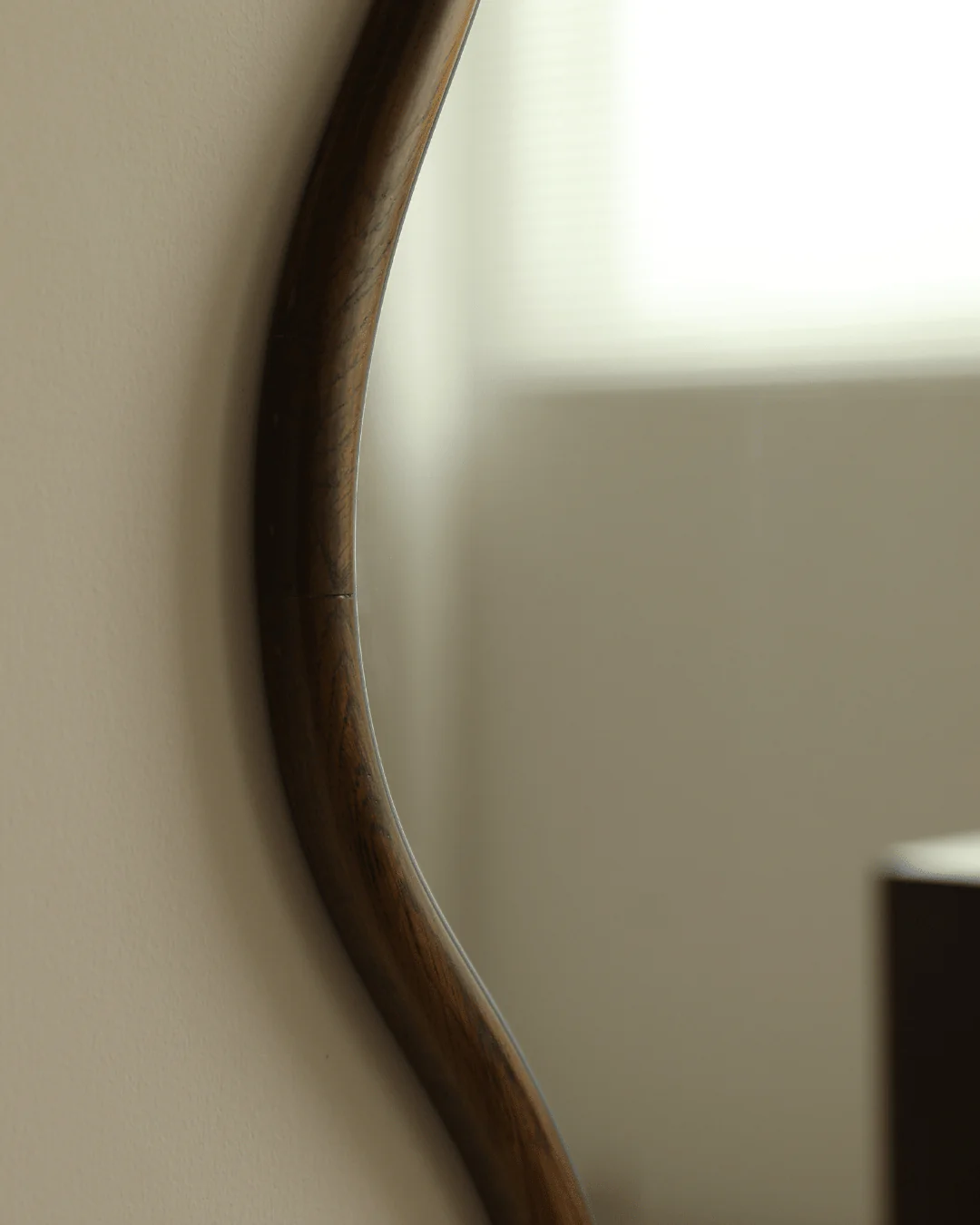 Miroir organique Angela avec cadre en bois de chêne fumé 50x100 cm - Image 8