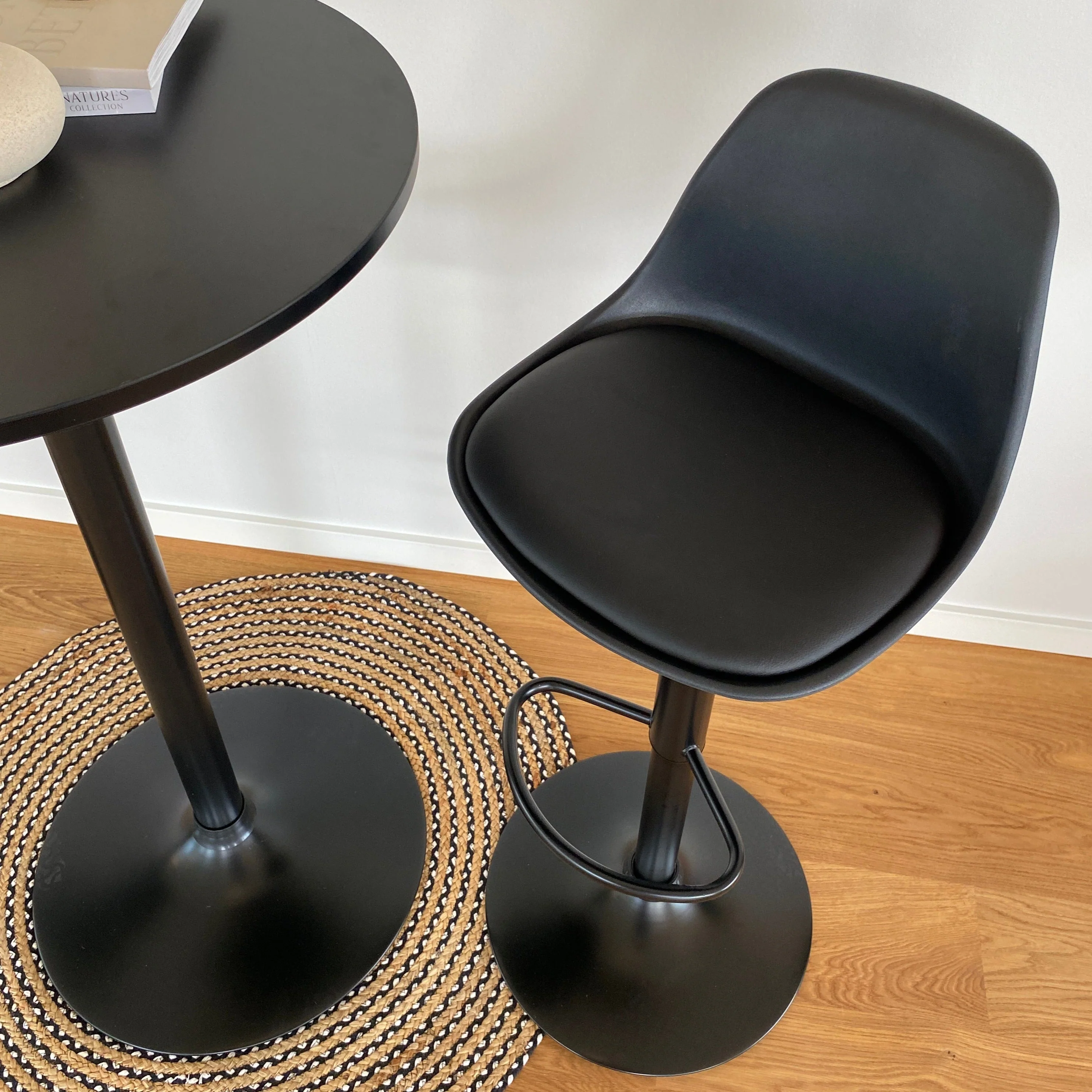 Sandie - Tabouret de bar réglable en hauteur - Plastique noir - Image 3