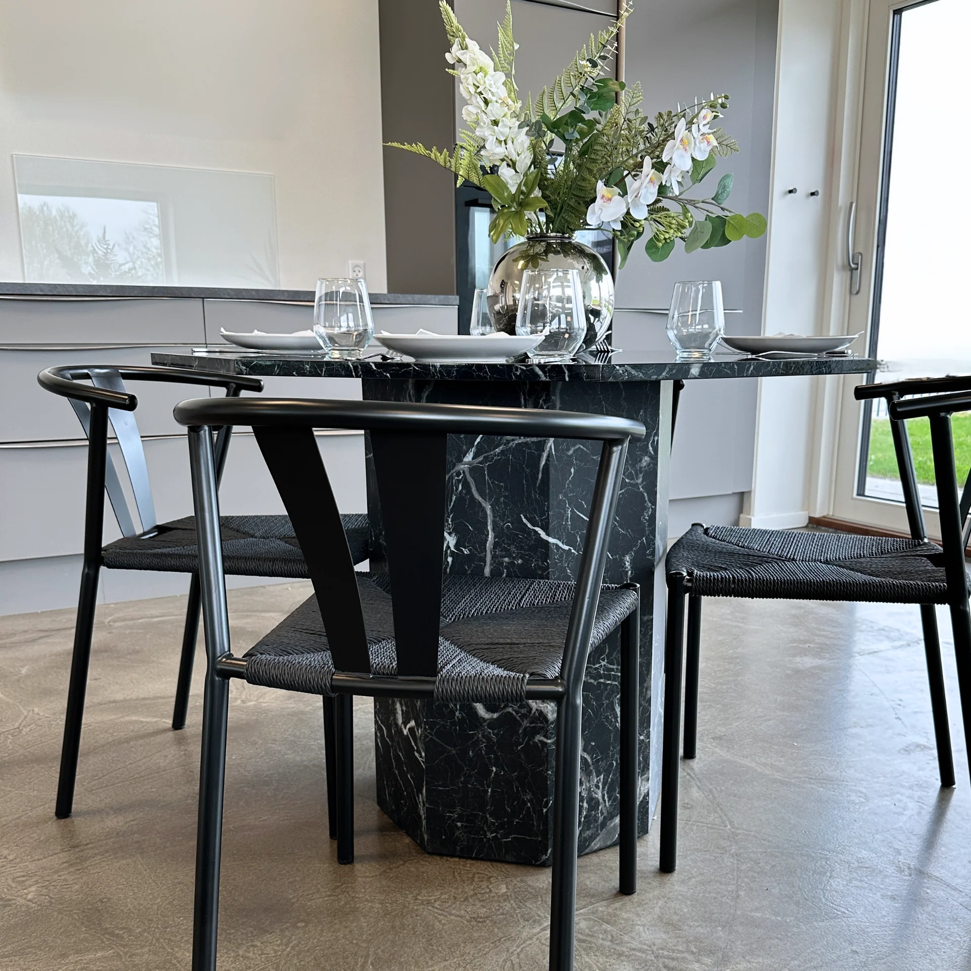 Shila - Chaise de salle à manger noire avec tressage noir - Image 3
