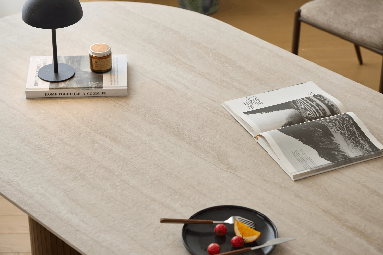 Table de salle à manger ovale Enzo avec plateau en pierre beige et sommier à lattes en chêne fumé 220x100x76 cm - Image 3